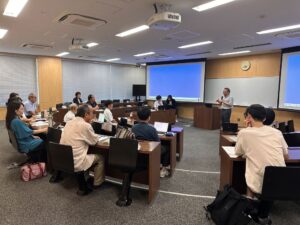 研究会での講演の様子